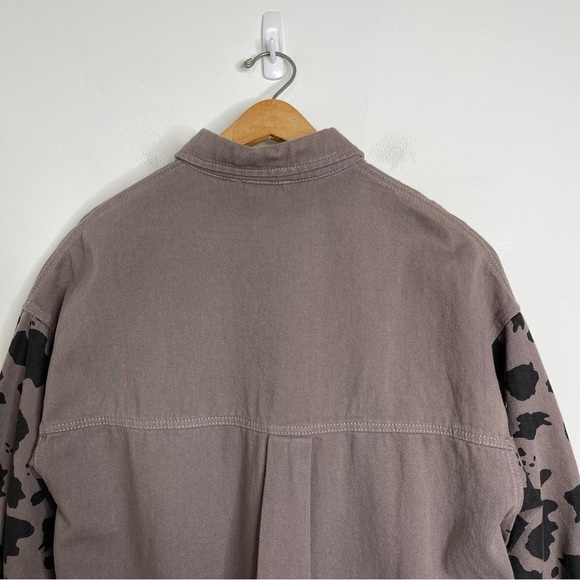 HAZEL & OLIVE Brown Cow Print Contract Button Front Denim Shirt Jacket Sz M/L - Picture 10 of 16
